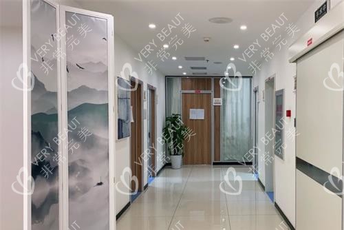 北京右安门医院医疗美容科走廊