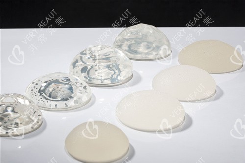 breast-implants.jpg