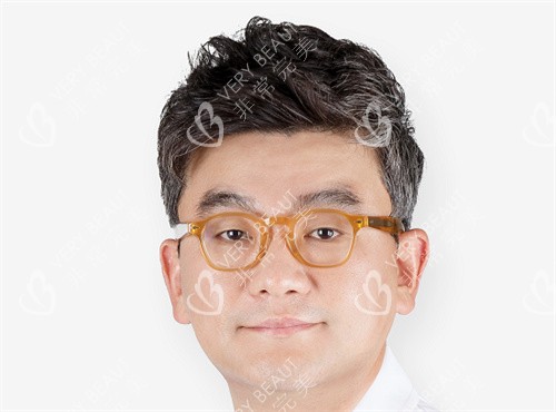 韓國WJ原辰整形醫(yī)院康文碩醫(yī)生