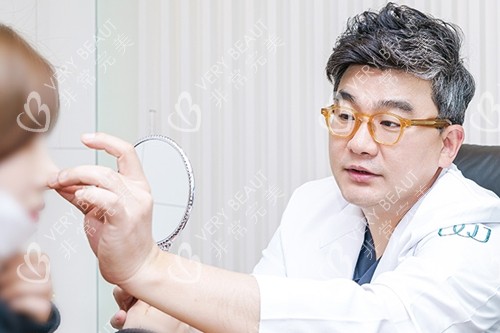 康文硕