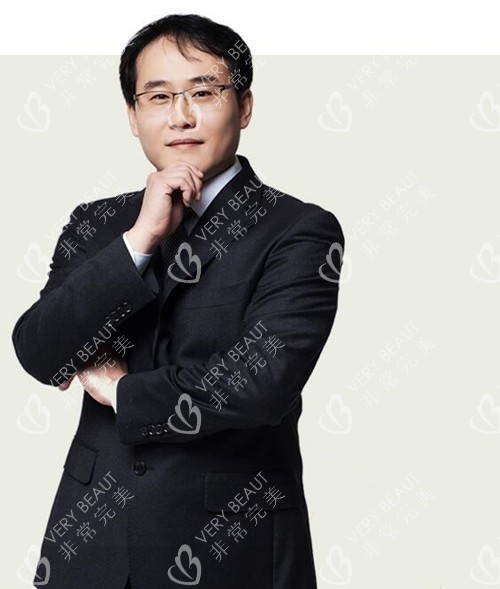韓國(guó)4月31日整形外科吳原碩院長(zhǎng)