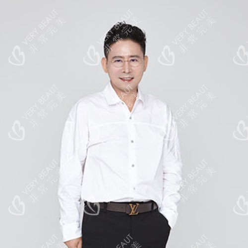 韩国好手艺整形医院尹虎珠院长照片