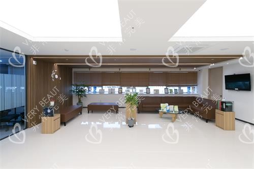 韓國(guó)布萊克毛發(fā)移植醫(yī)院大廳休息區(qū)環(huán)境