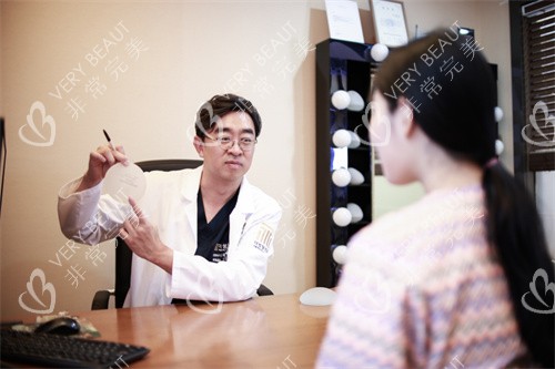 韓國(guó)the整形外科醫(yī)生面診圖