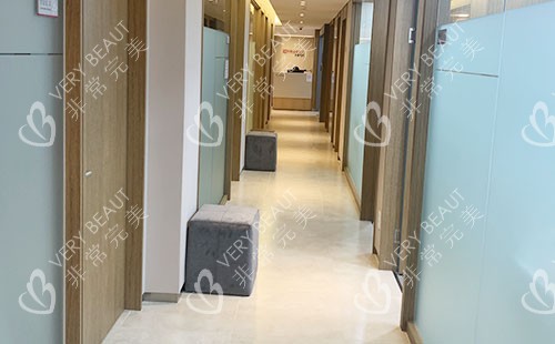 韓國(guó)來(lái)麗整形外科走廊環(huán)境圖