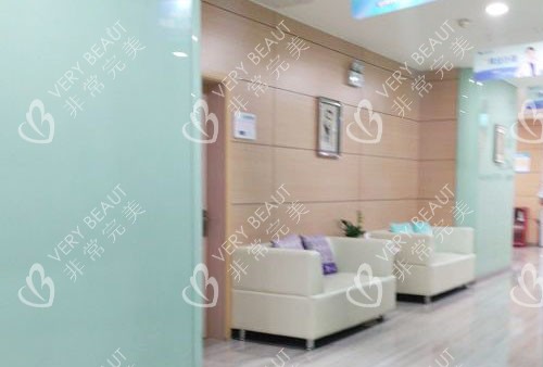 重庆联合丽格美容隆鼻商谈等候区