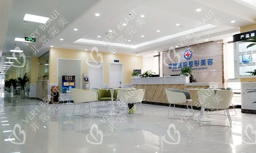 成都军建疤痕科前台