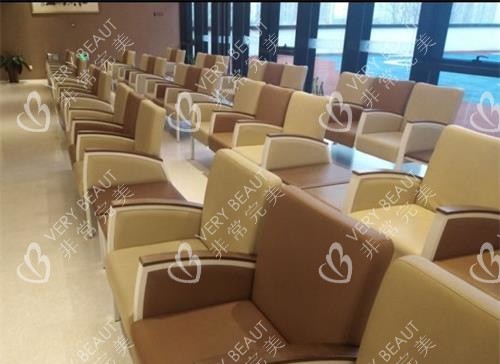 北京?，斄猪槼毖劭漆t(yī)院休息區(qū)