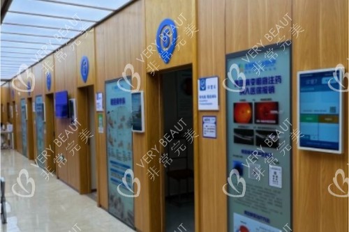 成都普瑞眼科醫(yī)院走廊照 成都普瑞眼科醫(yī)院走廊照