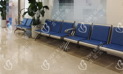 鄭州普瑞眼科椅子區(qū)