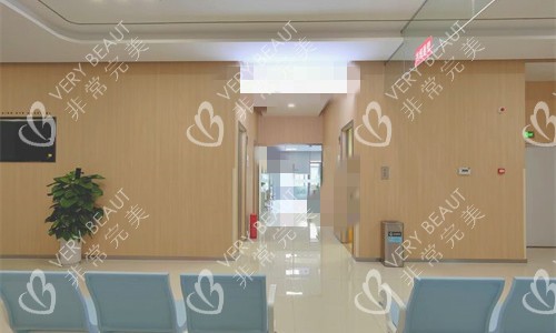 許昌愛(ài)爾眼科走廊圖