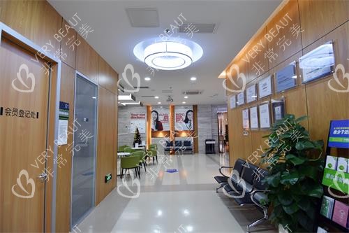 北京爱尔英智眼科医院走廊