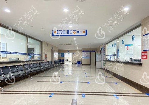 煙臺康愛眼科（華廈眼科）等待區(qū)環(huán)境