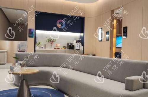 深圳爱尔西柚眼科机构的休息室照片