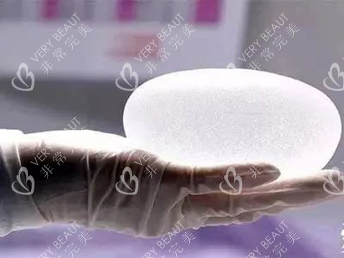 隆胸假體示意圖