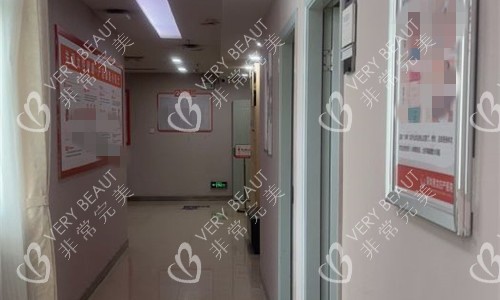深圳港龙妇产医院走廊图