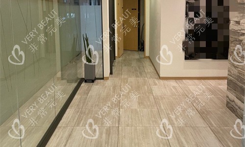 黃盛柱毛發(fā)移植中心走廊圖