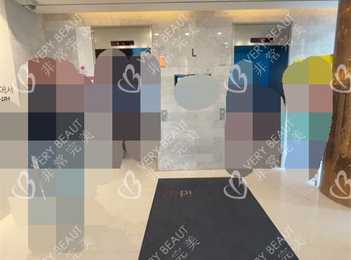 韩国ID整形医院电梯口