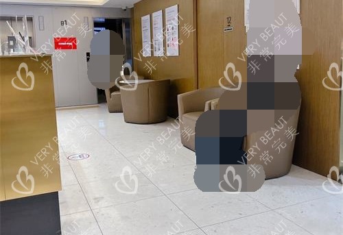 韓國(guó)ID整形醫(yī)院的皮膚科休息區(qū)