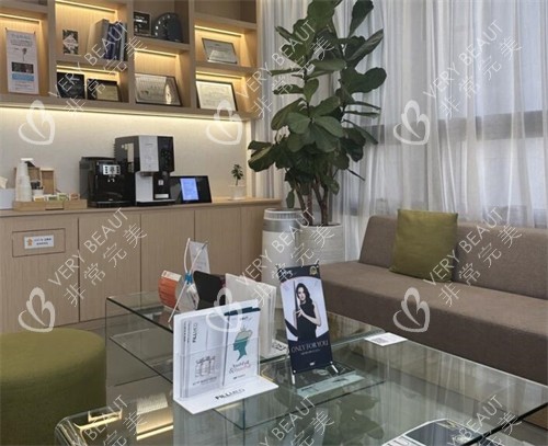 韩国优雅人整形外科等候区环境