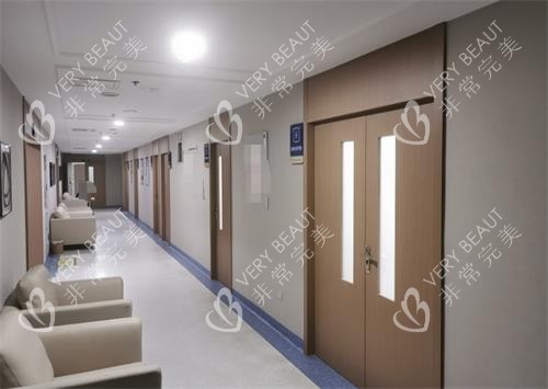 成都现代医院走廊