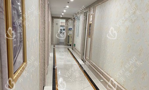 镇江芘丽芙整形走廊环境实拍图