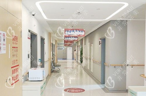 重庆松山整形医院走廊环境实拍图