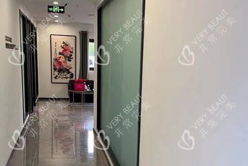 南通椿树上医疗美容走廊环境图
