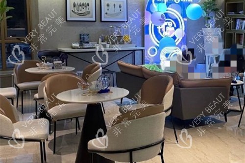 成都米兰柏羽整形休息等候区环境