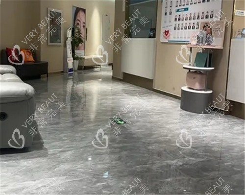 武汉光泽皇后医疗美容医院大厅一角照片