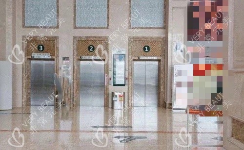 成都友谊医院电梯处环境示意图