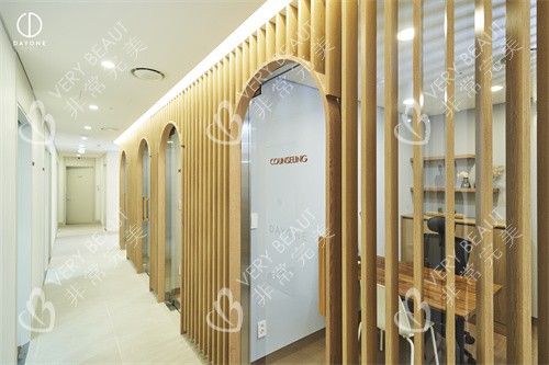 韩国Dayone医院江南站店走廊环境
