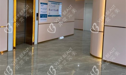 拉萨爱思特整形走廊图