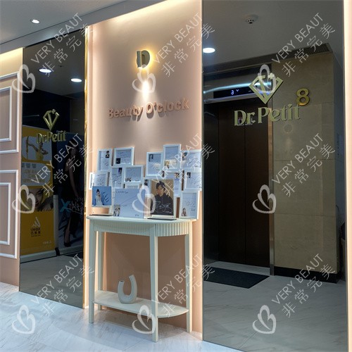 韩国朵戈芙蒂弘大店内一角的环境