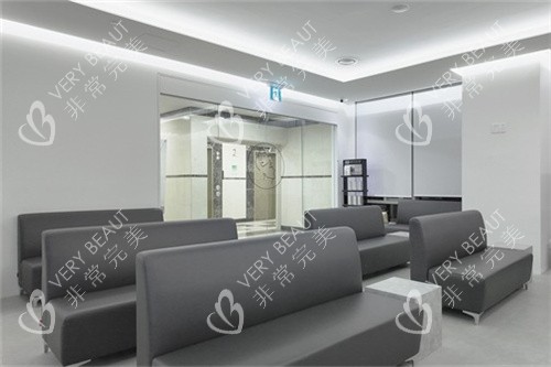 韩国Beauty&Young皮肤科等待区