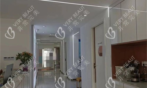 成都朗睿医疗美容诊室图