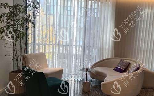 北京俊泰美好医疗美容内部休息等待区环境