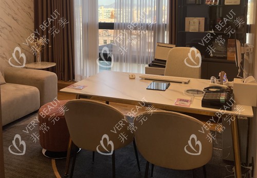 韓國ID整形外科內(nèi)部面診室環(huán)境