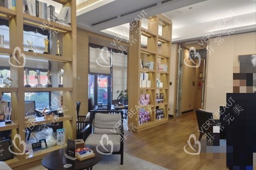 温州星范整形展示柜示意图