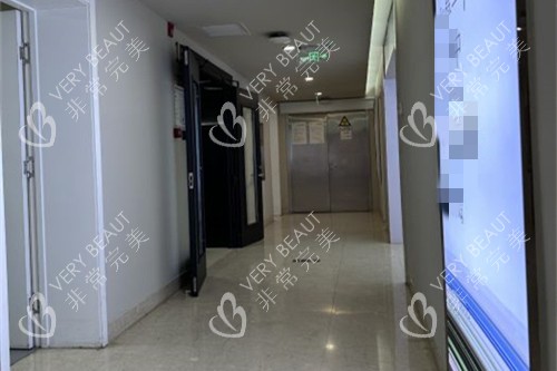 北京畫美醫(yī)院走廊圖
