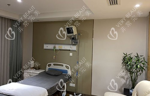 大连艾加艾医疗美容整形术后<span style=