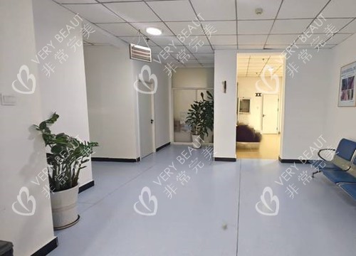 沈陽華美疤痕中心內部休息等待區(qū)環(huán)境