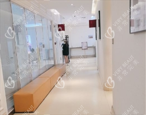 西安畫美整形抗衰室外休息處
