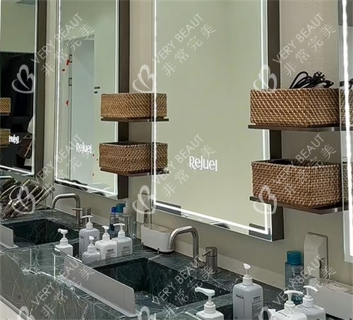 韩国Rejuel丽珠尔皮肤科江南店洗漱区