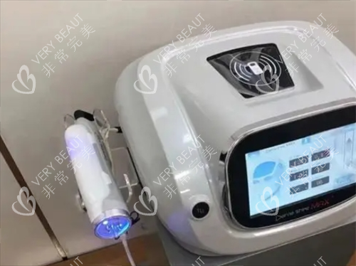 德玛莎四代水光仪器侧面展示