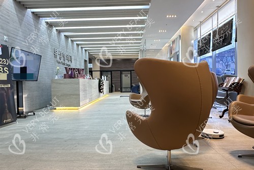 韩国必妩整形前台大厅环境示意图