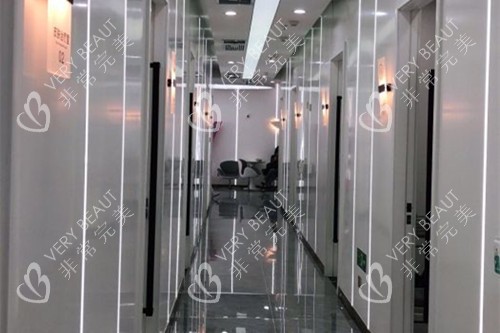 兰州维多丽亚整形医院内部过道环境示意图