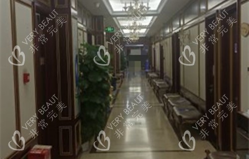 北京京城皮肤科内部过道环境
