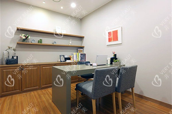 韩国4ever皮肤科(釜山西面店)面诊室