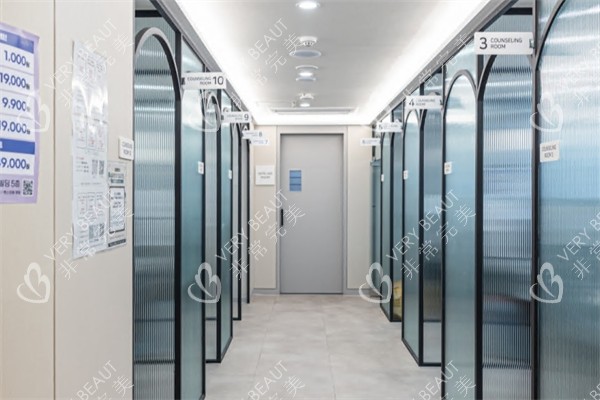 韩国Vands本思皮肤科明洞店走廊环境图